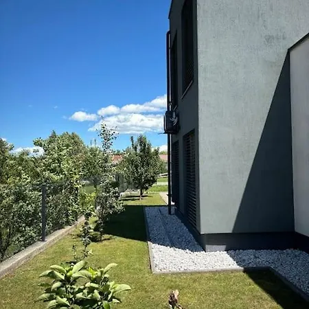 Villa Im Gruenen Mutnik