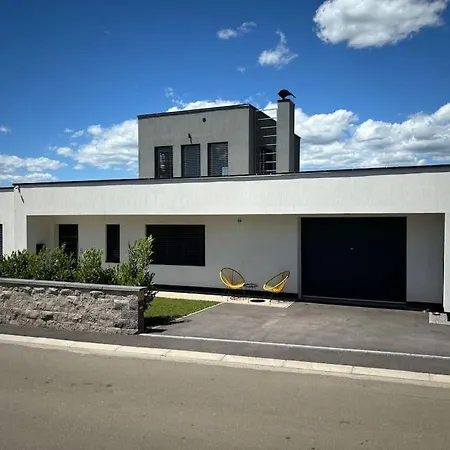 Villa Im Gruenen *